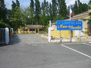 Campsite à l'ombre des Micocouliers